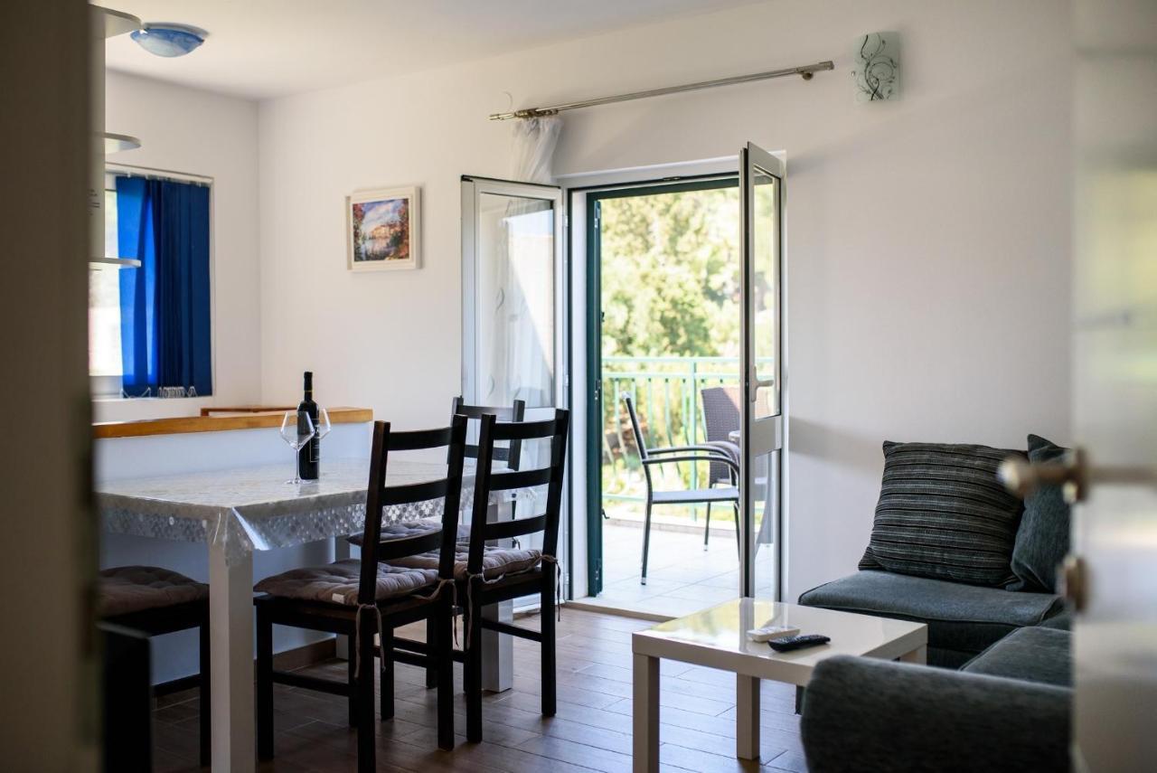 Maranovići Accomodation Stermasi מראה חיצוני תמונה